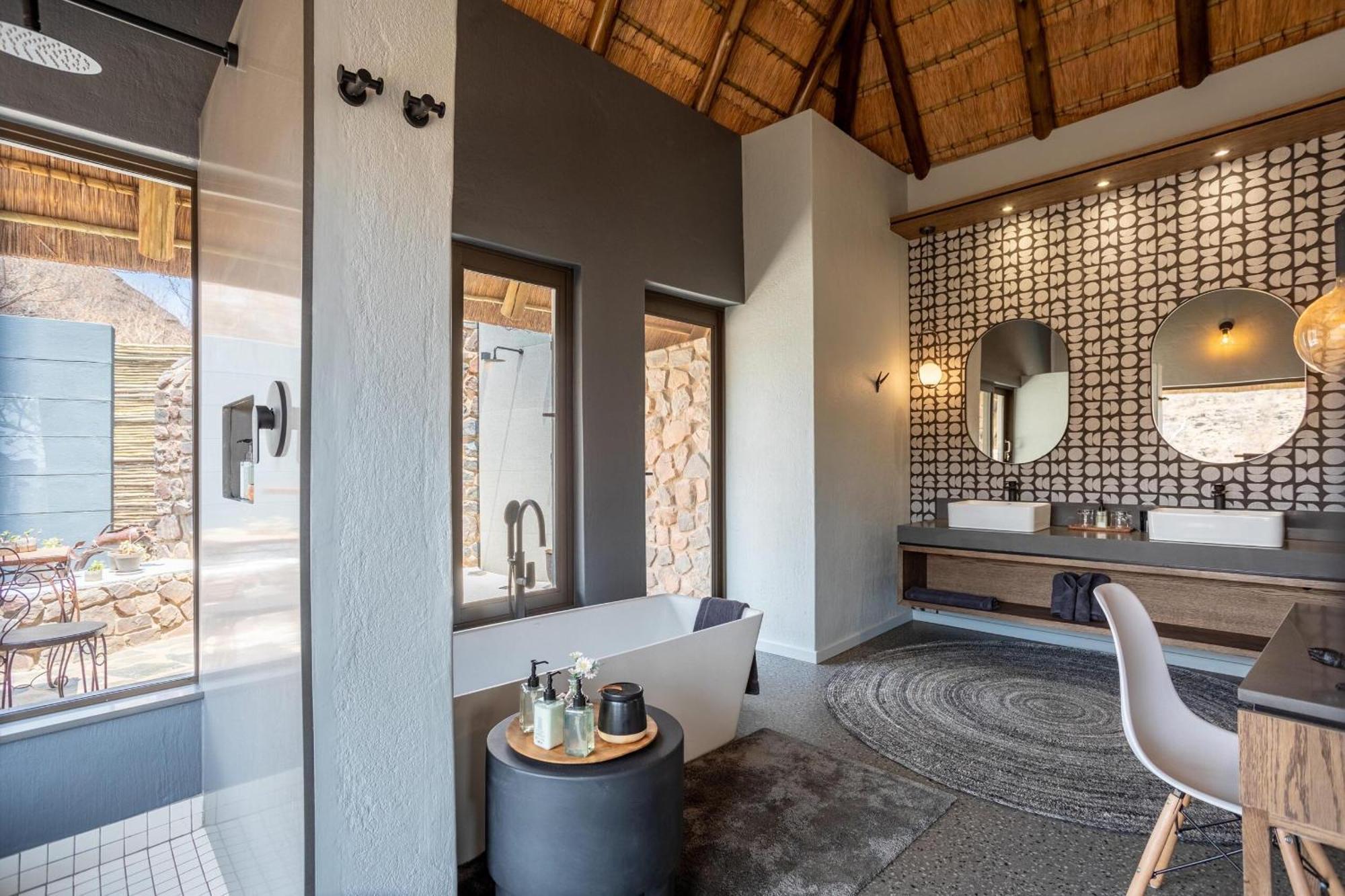 Tuningi Safari Lodge Madikwe Game Reserve Bagian luar foto