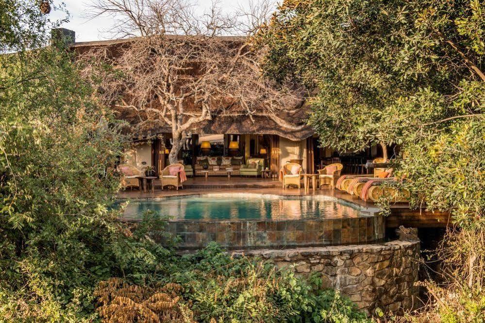 Tuningi Safari Lodge Madikwe Game Reserve Bagian luar foto